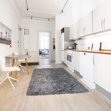 Kattesundet Charm - Historical Center Apartment *